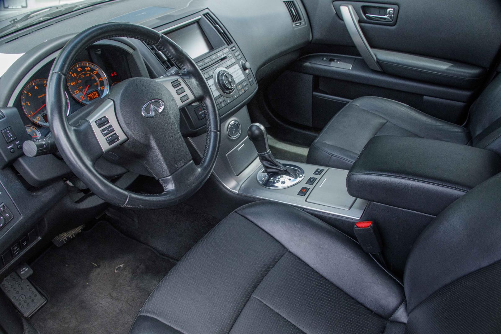 2006 BLACK INFINITI FX FX35 2WD (JNRAS08U46X) with an 3.5L V6 DOHC 24V engine, 5-SPEED AUTOMATIC transmission, located at 420 E. Kingsbury St., Seguin, TX, 78155, (830) 401-0495, 29.581060, -97.961647 - Photo#7