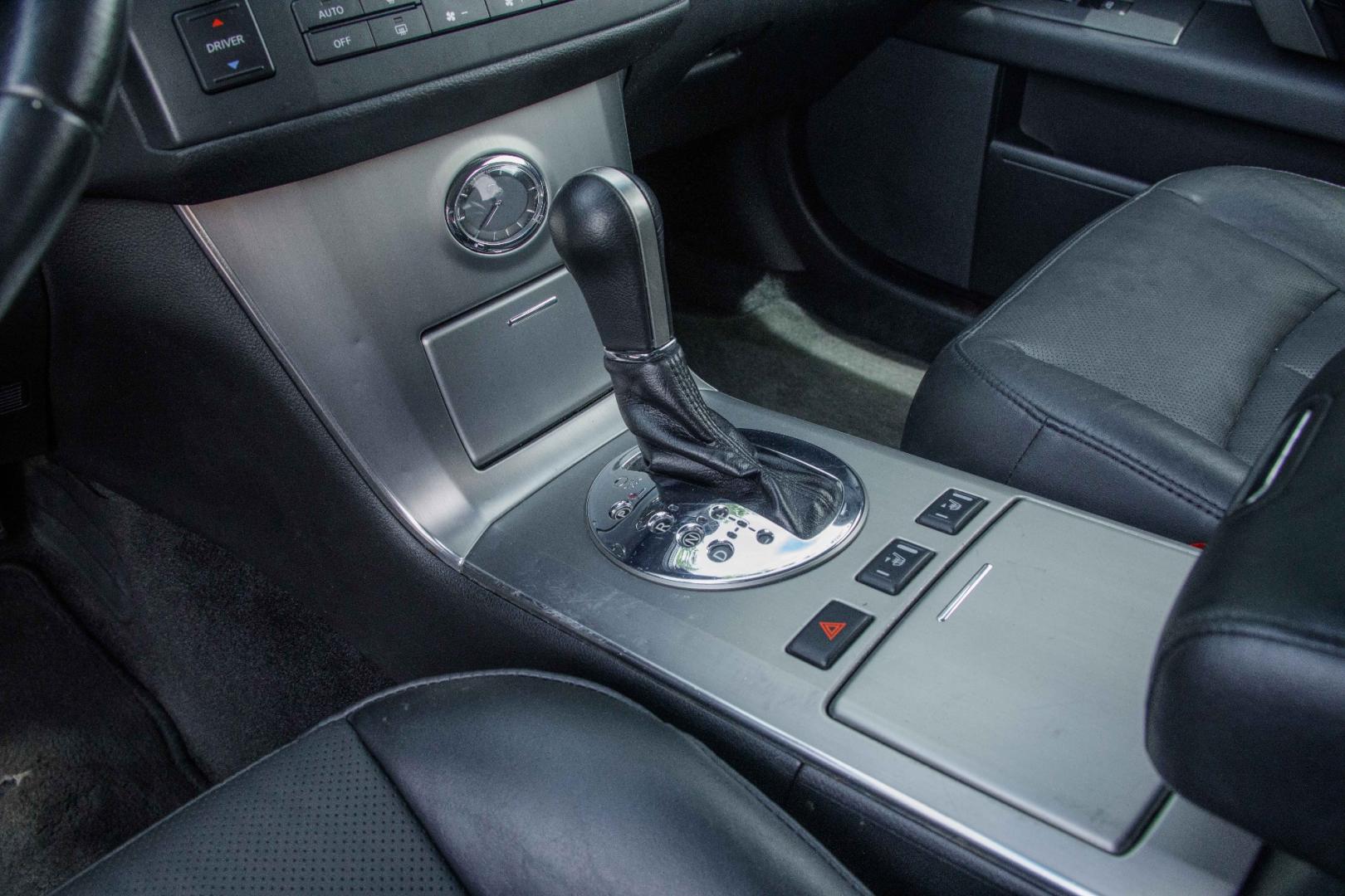 2006 BLACK INFINITI FX FX35 2WD (JNRAS08U46X) with an 3.5L V6 DOHC 24V engine, 5-SPEED AUTOMATIC transmission, located at 420 E. Kingsbury St., Seguin, TX, 78155, (830) 401-0495, 29.581060, -97.961647 - Photo#10