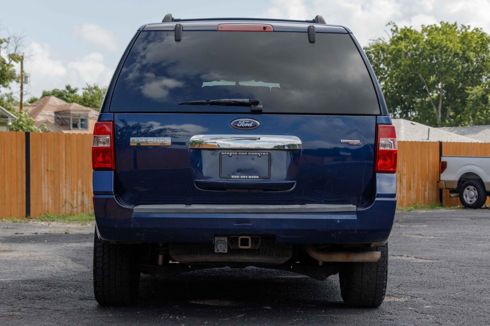 2008 BLUE FORD EXPEDITION XLT 2WD (1FMFU15518L) with an 5.4L V8 SOHC 16V engine, 6-SPEED AUTOMATIC transmission, located at 420 E. Kingsbury St., Seguin, TX, 78155, (830) 401-0495, 29.581060, -97.961647 - Photo#5