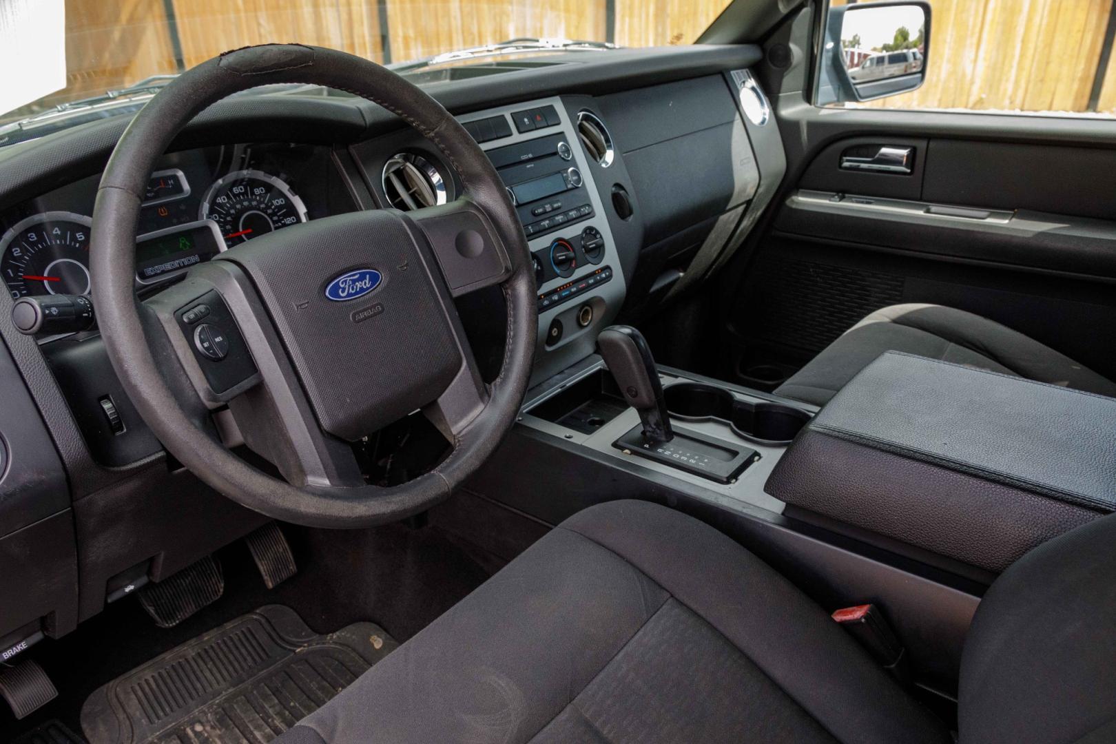 2008 BLUE FORD EXPEDITION XLT 2WD (1FMFU15518L) with an 5.4L V8 SOHC 16V engine, 6-SPEED AUTOMATIC transmission, located at 420 E. Kingsbury St., Seguin, TX, 78155, (830) 401-0495, 29.581060, -97.961647 - Photo#7