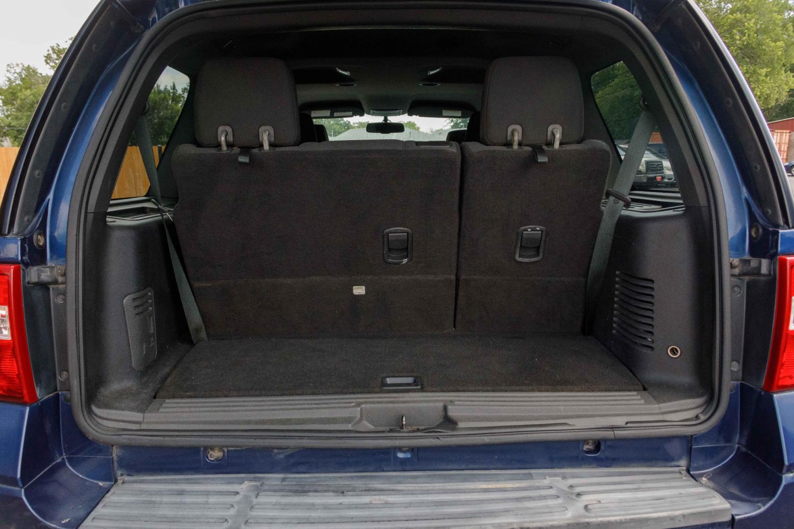 2008 BLUE FORD EXPEDITION XLT 2WD (1FMFU15518L) with an 5.4L V8 SOHC 16V engine, 6-SPEED AUTOMATIC transmission, located at 420 E. Kingsbury St., Seguin, TX, 78155, (830) 401-0495, 29.581060, -97.961647 - Photo#6