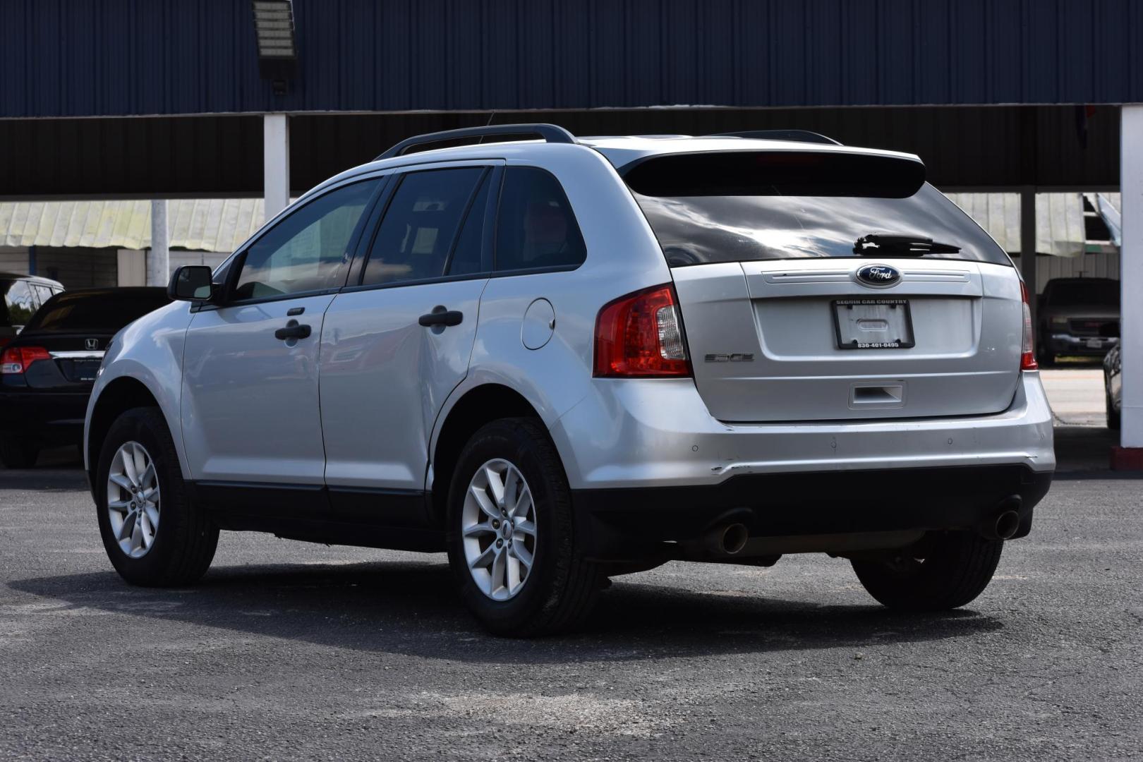 2013 SILVER Ford Edge SE FWD (2FMDK3GC0DB) with an 3.5L V6 DOHC 24V engine, 6-Speed Automatic transmission, located at 420 E. Kingsbury St., Seguin, TX, 78155, (830) 401-0495, 29.581060, -97.961647 - Photo#1