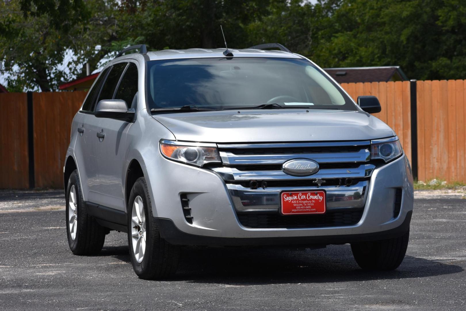 2013 SILVER Ford Edge SE FWD (2FMDK3GC0DB) with an 3.5L V6 DOHC 24V engine, 6-Speed Automatic transmission, located at 420 E. Kingsbury St., Seguin, TX, 78155, (830) 401-0495, 29.581060, -97.961647 - Photo#2