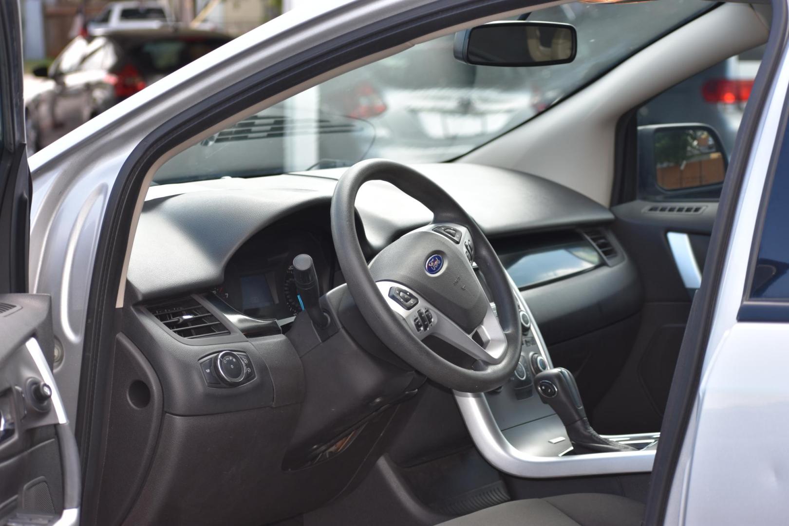 2013 SILVER Ford Edge SE FWD (2FMDK3GC0DB) with an 3.5L V6 DOHC 24V engine, 6-Speed Automatic transmission, located at 420 E. Kingsbury St., Seguin, TX, 78155, (830) 401-0495, 29.581060, -97.961647 - Photo#3