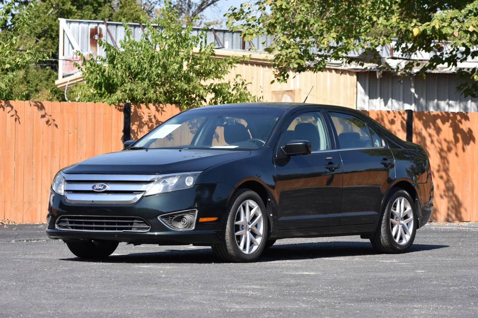 2010 Ford Fusion SEL (3FAHP0JA4AR) with an 2.5L L4 DOHC 16V engine, located at 420 E. Kingsbury St., Seguin, TX, 78155, (830) 401-0495, 29.581060, -97.961647 - Photo#1