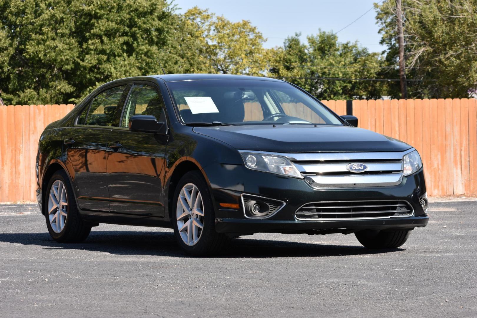 2010 Ford Fusion SEL (3FAHP0JA4AR) with an 2.5L L4 DOHC 16V engine, located at 420 E. Kingsbury St., Seguin, TX, 78155, (830) 401-0495, 29.581060, -97.961647 - Photo#0