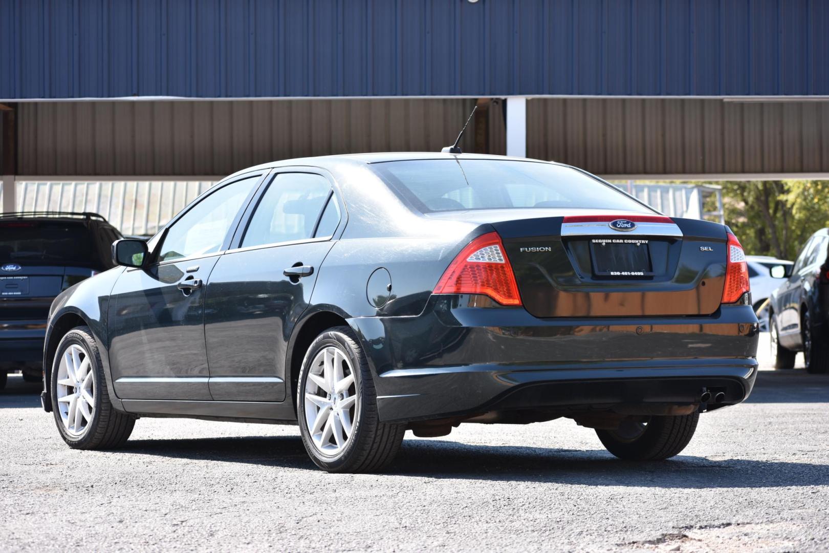 2010 Ford Fusion SEL (3FAHP0JA4AR) with an 2.5L L4 DOHC 16V engine, located at 420 E. Kingsbury St., Seguin, TX, 78155, (830) 401-0495, 29.581060, -97.961647 - Photo#2