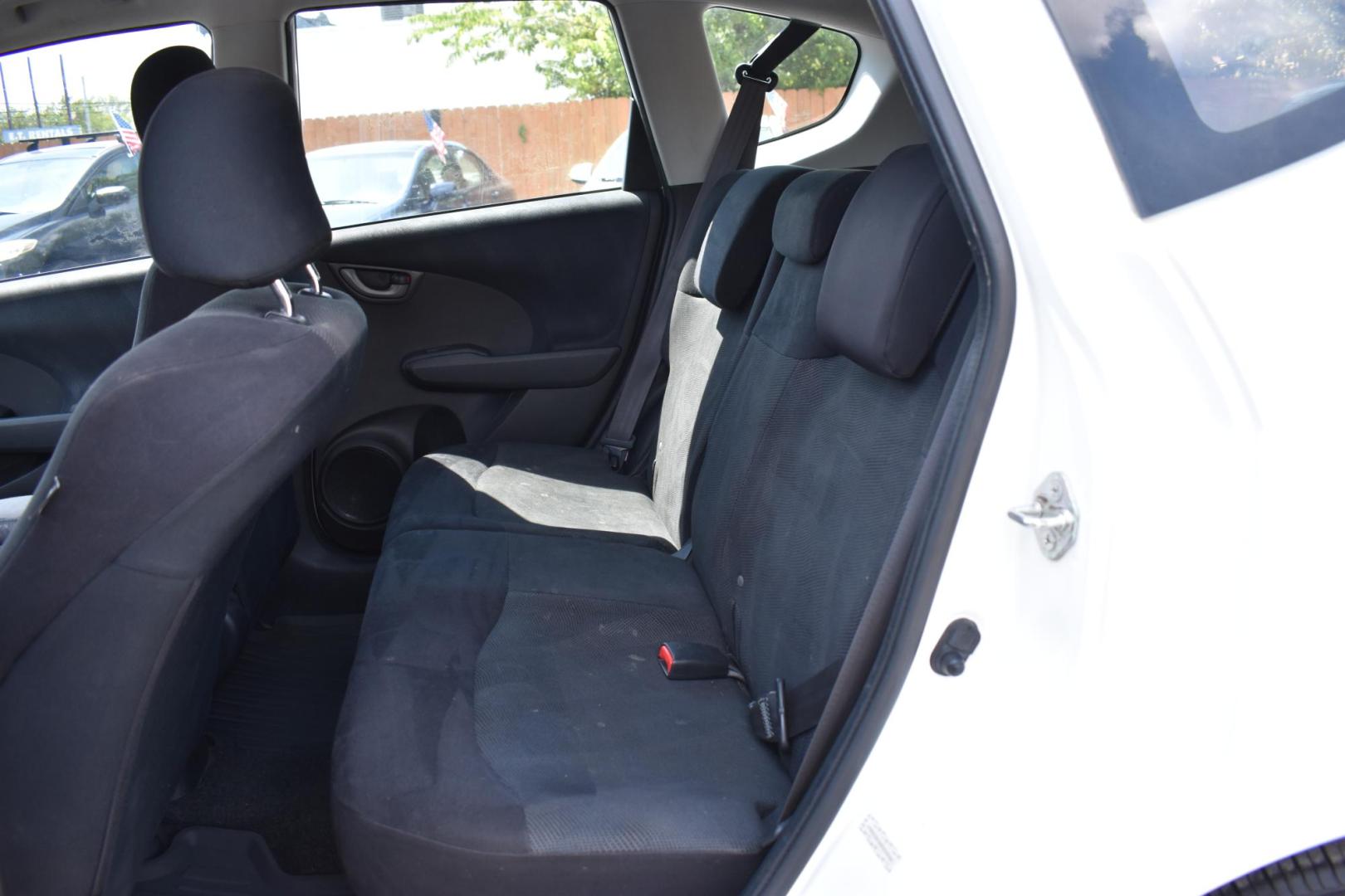 2011 WHITE Honda Fit Sport 5-Speed AT (JHMGE8H56BS) with an 1.5L L4 SOHC 16V engine, 5-Speed Automatic transmission, located at 420 E. Kingsbury St., Seguin, TX, 78155, (830) 401-0495, 29.581060, -97.961647 - Photo#4
