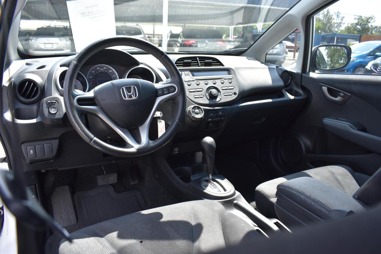 2011 WHITE Honda Fit Sport 5-Speed AT (JHMGE8H56BS) with an 1.5L L4 SOHC 16V engine, 5-Speed Automatic transmission, located at 420 E. Kingsbury St., Seguin, TX, 78155, (830) 401-0495, 29.581060, -97.961647 - Photo#5
