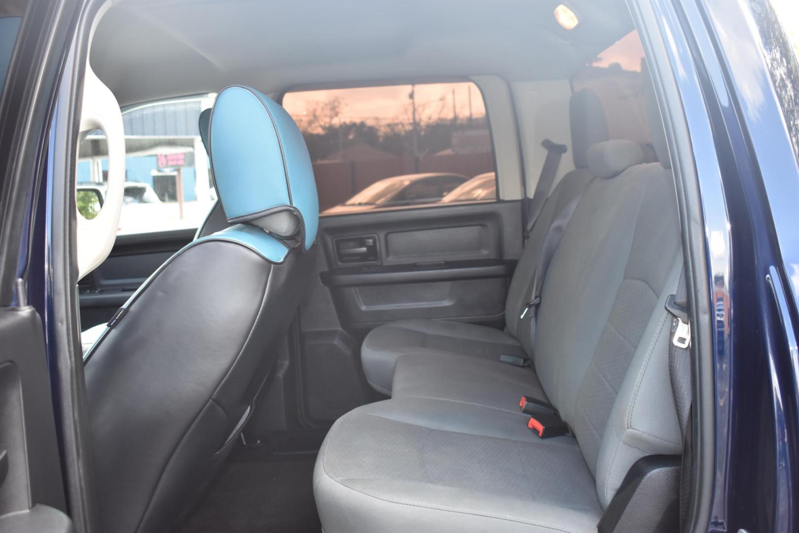 2016 RAM 1500 Tradesman Crew Cab SWB 2WD (3C6RR6KT7GG) with an 5.7L V8 OHV 16V engine, 6A transmission, located at 420 E. Kingsbury St., Seguin, TX, 78155, (830) 401-0495, 29.581060, -97.961647 - Photo#3