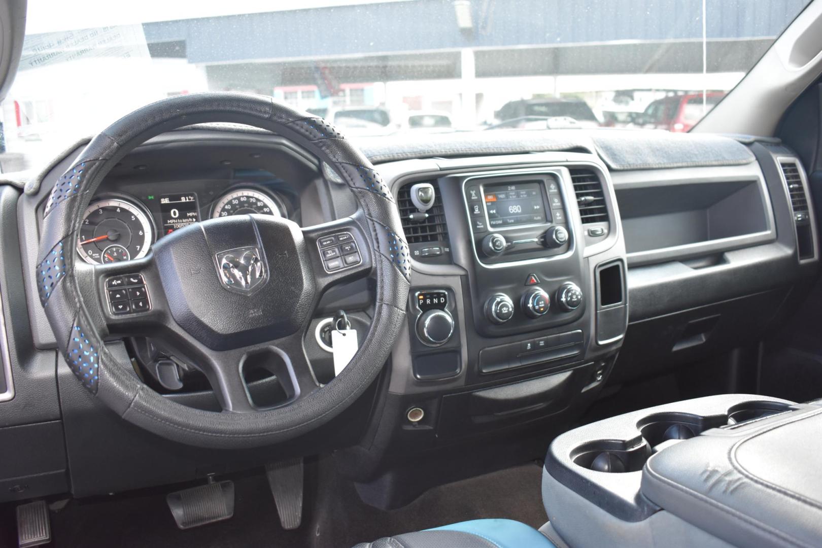 2016 RAM 1500 Tradesman Crew Cab SWB 2WD (3C6RR6KT7GG) with an 5.7L V8 OHV 16V engine, 6A transmission, located at 420 E. Kingsbury St., Seguin, TX, 78155, (830) 401-0495, 29.581060, -97.961647 - Photo#4
