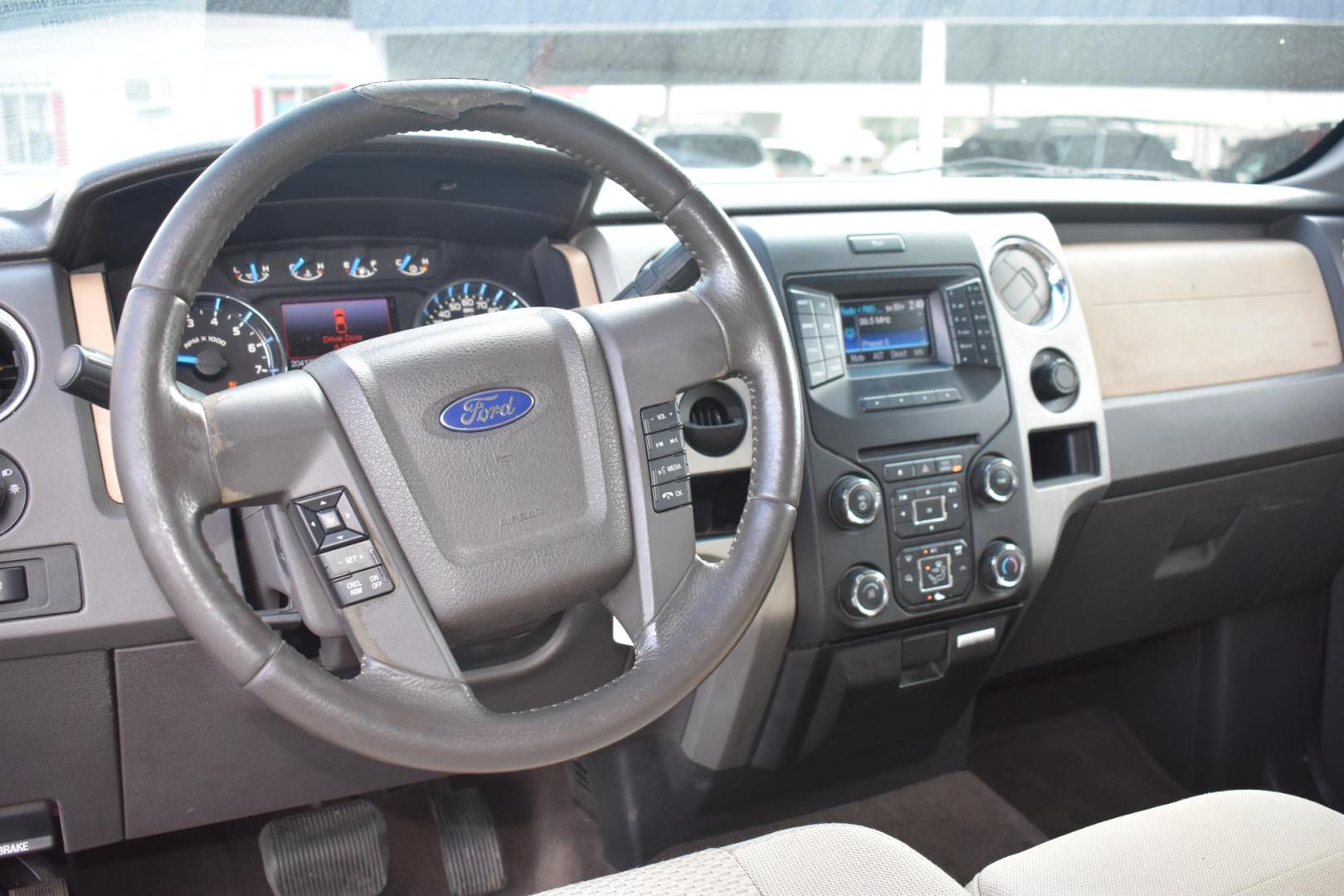 2013 Ford F-150 Lariat SuperCab 6.5-ft. Bed 2WD (1FTFX1CF2DF) with an 5.0L V8 engine, 6-Speed Automatic transmission, located at 420 E. Kingsbury St., Seguin, TX, 78155, (830) 401-0495, 29.581060, -97.961647 - Photo#5