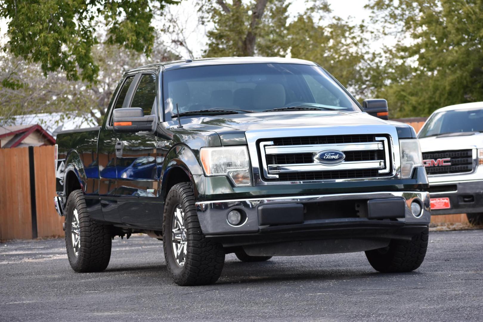 2013 Ford F-150 Lariat SuperCab 6.5-ft. Bed 2WD (1FTFX1CF2DF) with an 5.0L V8 engine, 6-Speed Automatic transmission, located at 420 E. Kingsbury St., Seguin, TX, 78155, (830) 401-0495, 29.581060, -97.961647 - Photo#1
