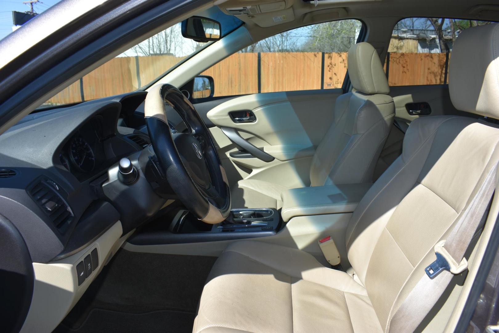 2013 BROWN Acura RDX 6-Spd AT w/ Technology Package (5J8TB3H50DL) with an 2.3L L4 DOHC 16V engine, 6-Speed Automatic transmission, located at 420 E. Kingsbury St., Seguin, TX, 78155, (830) 401-0495, 29.581060, -97.961647 - Photo#4