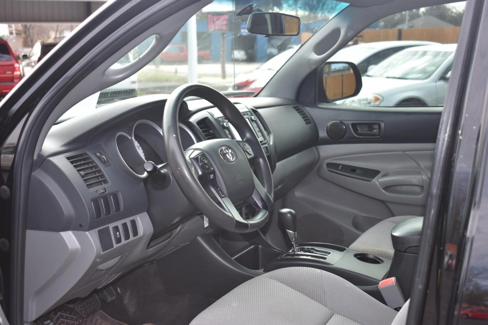 2015 BLACK Toyota Tacoma PreRunner Access Cab I4 4AT 2WD (5TFTX4GN9FX) with an 2.7L L4 DOHC 16V engine, 4-Speed Automatic transmission, located at 420 E. Kingsbury St., Seguin, TX, 78155, (830) 401-0495, 29.581060, -97.961647 - Photo#3