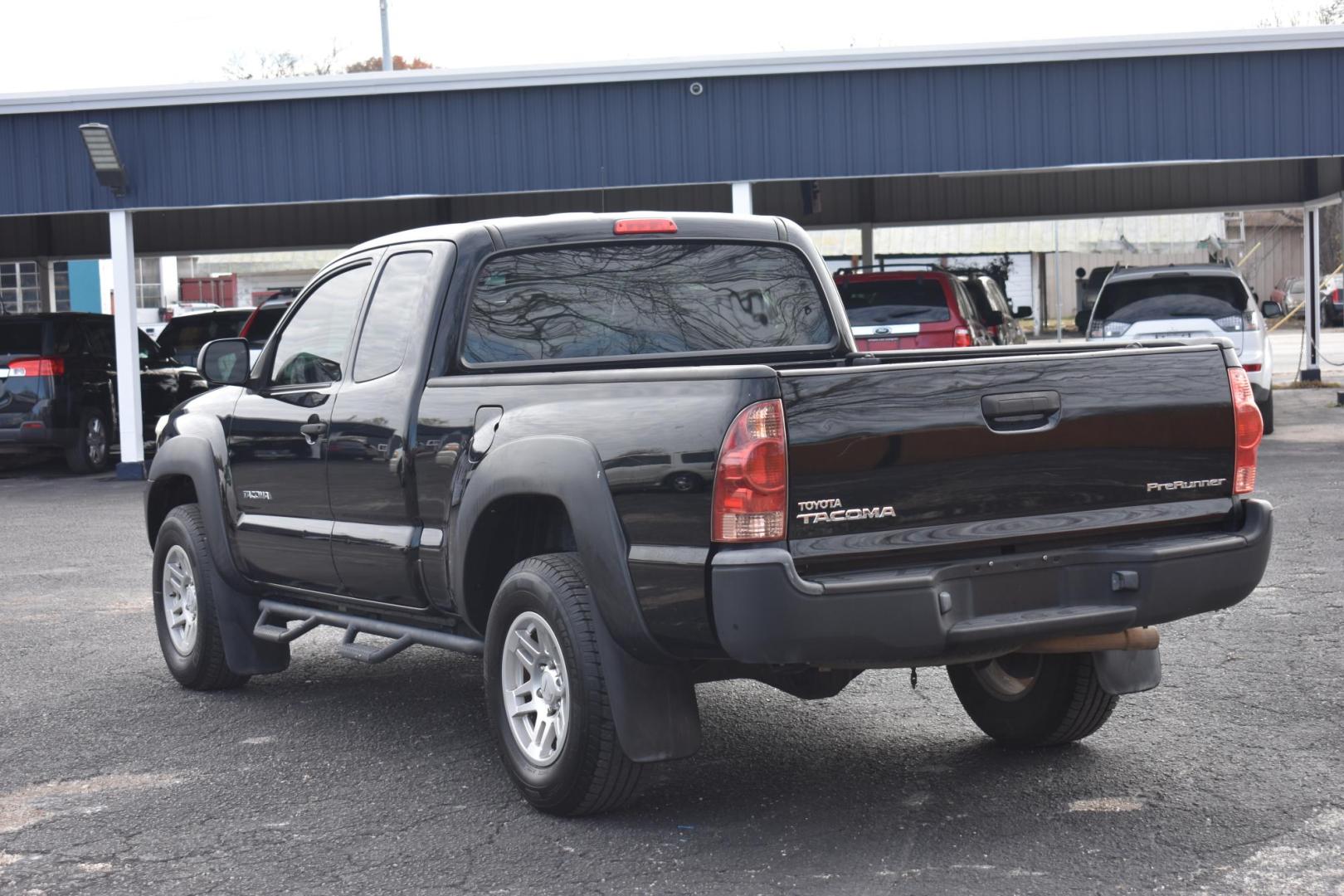 2015 BLACK Toyota Tacoma PreRunner Access Cab I4 4AT 2WD (5TFTX4GN9FX) with an 2.7L L4 DOHC 16V engine, 4-Speed Automatic transmission, located at 420 E. Kingsbury St., Seguin, TX, 78155, (830) 401-0495, 29.581060, -97.961647 - Photo#2
