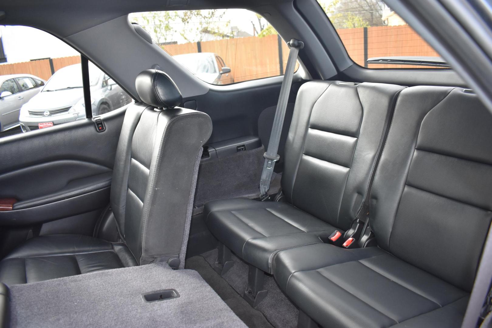 2005 GRAY Acura MDX Touring with Navigation System (2HNYD18825H) with an 3.5L V6 SOHC 24V engine, 5-Speed Automatic Overdrive transmission, located at 420 E. Kingsbury St., Seguin, TX, 78155, (830) 401-0495, 29.581060, -97.961647 - Photo#5