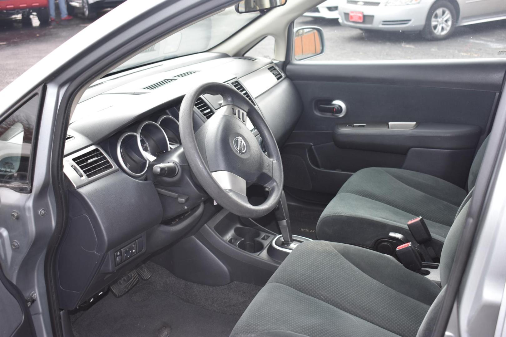 2011 GRAY Nissan Versa 1.8 S Hatchback (3N1BC1CPXBL) with an 1.8L L4 DOHC 16V engine, located at 420 E. Kingsbury St., Seguin, TX, 78155, (830) 401-0495, 29.581060, -97.961647 - Photo#3