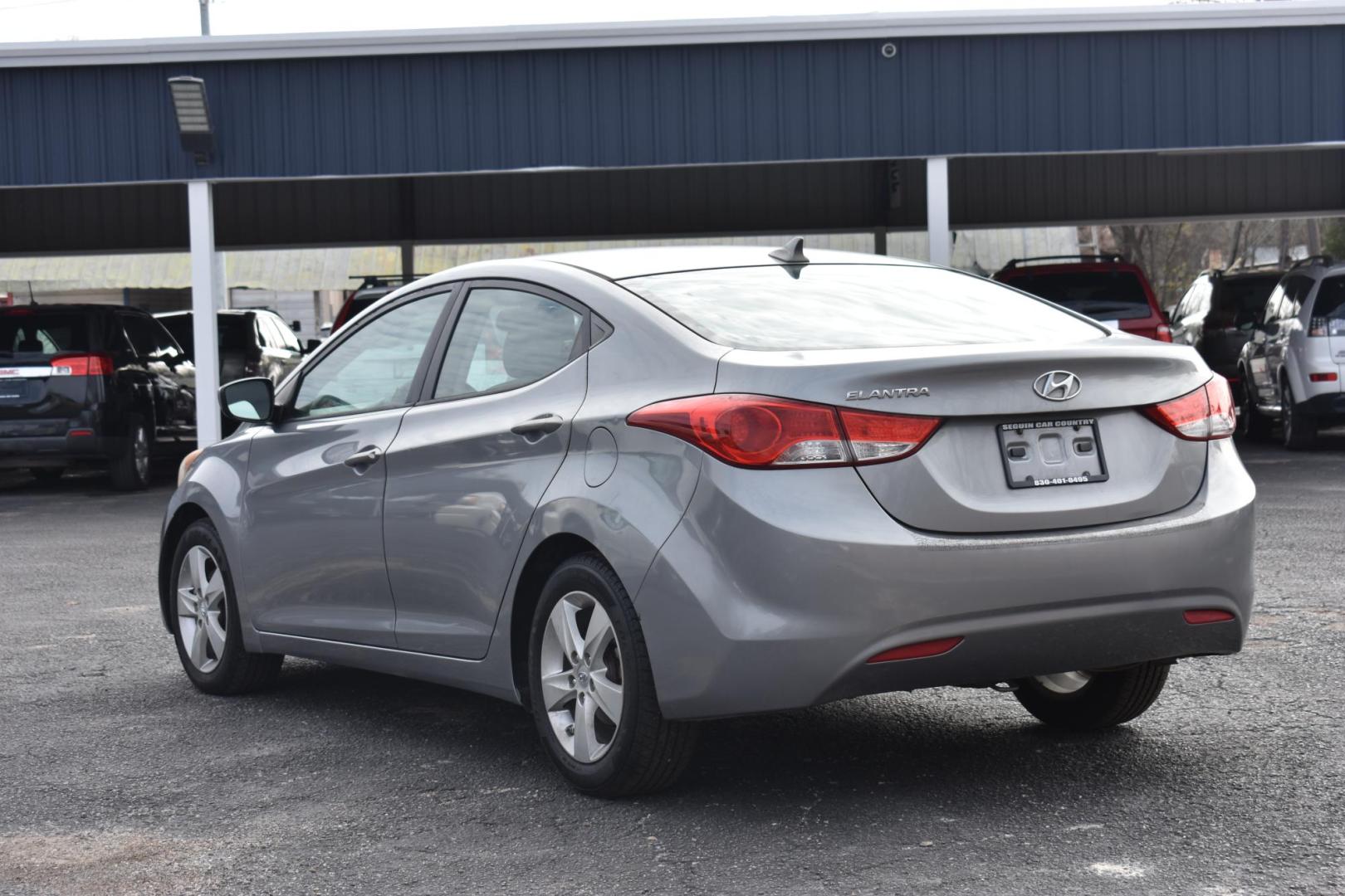 2013 GRAY Hyundai Elantra GLS A/T (KMHDH4AE7DU) with an 1.8L L4 DOHC 16V engine, 6-Speed Automatic transmission, located at 420 E. Kingsbury St., Seguin, TX, 78155, (830) 401-0495, 29.581060, -97.961647 - Photo#2