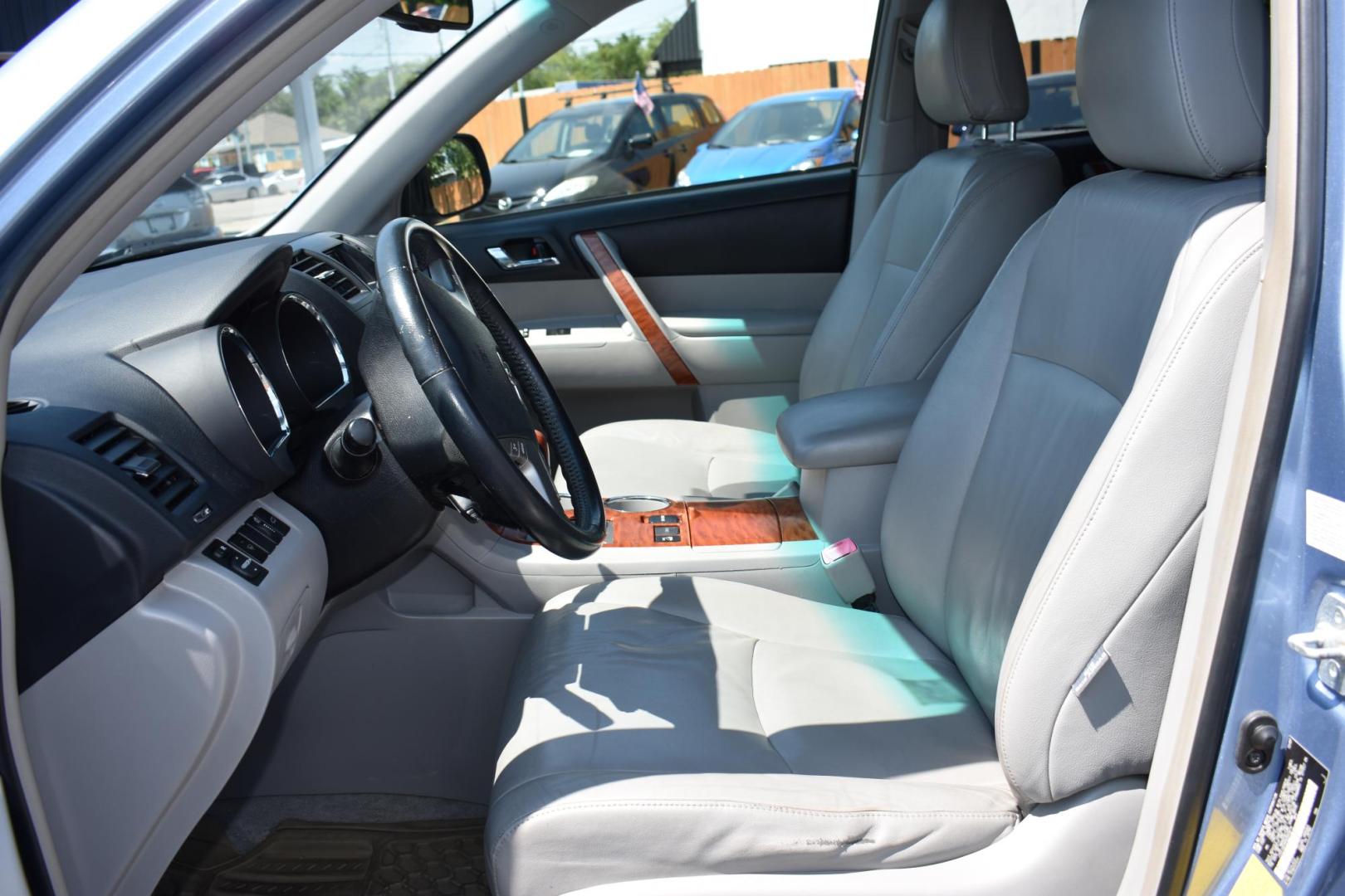 2008 BLUE Toyota Highlander Limited 2WD (JTEES42A682) with an 3.5L V6 DOHC 24V engine, 5-Speed Automatic Overdrive transmission, located at 420 E. Kingsbury St., Seguin, TX, 78155, (830) 401-0495, 29.581060, -97.961647 - Photo#10