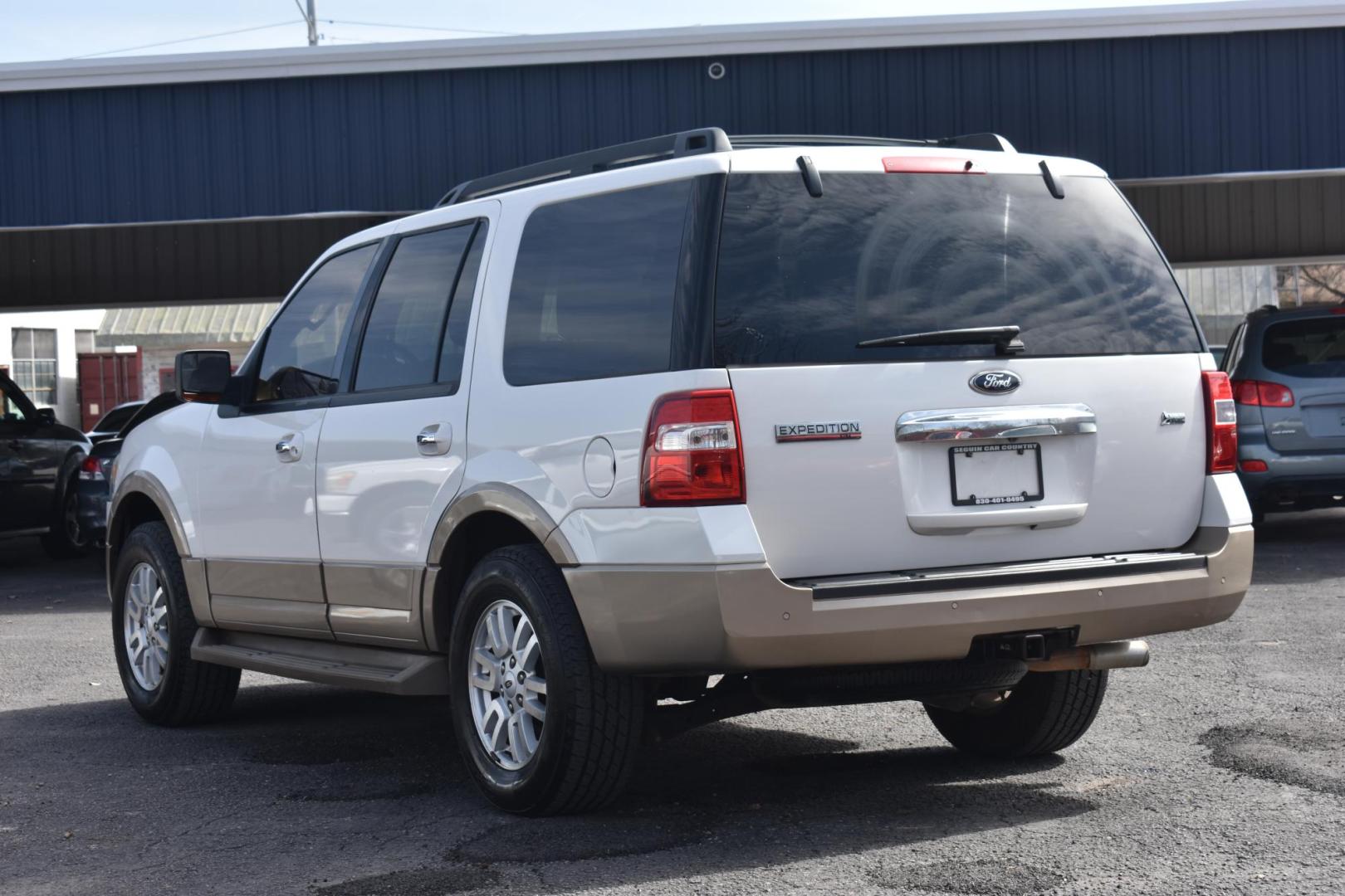 2014 WHITE Ford Expedition King Ranch 2WD (1FMJU1H50EE) with an 5.4L V8 SOHC 16V FFV engine, 6-Speed Automatic transmission, located at 420 E. Kingsbury St., Seguin, TX, 78155, (830) 401-0495, 29.581060, -97.961647 - Photo#2