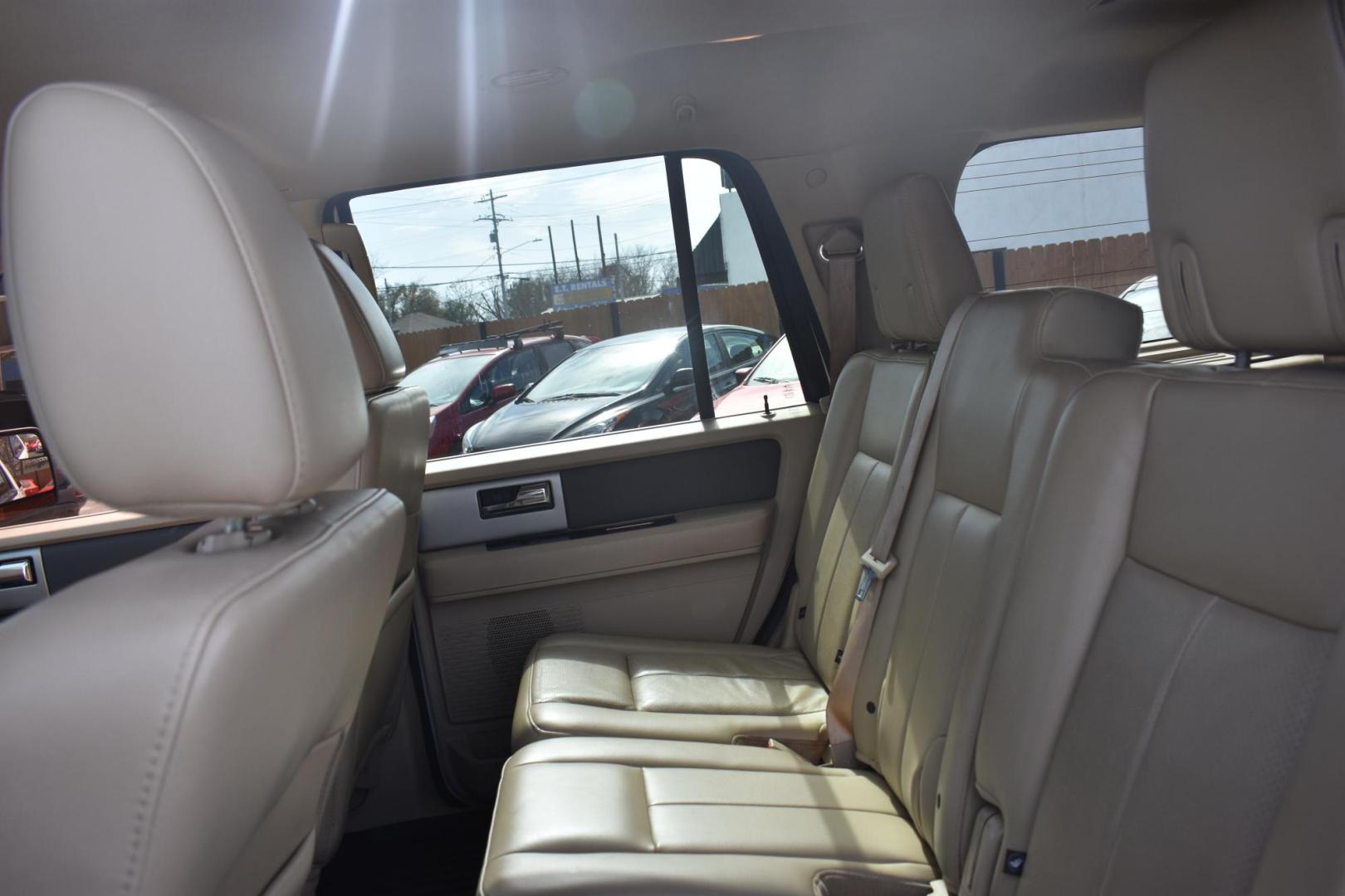 2014 WHITE Ford Expedition King Ranch 2WD (1FMJU1H50EE) with an 5.4L V8 SOHC 16V FFV engine, 6-Speed Automatic transmission, located at 420 E. Kingsbury St., Seguin, TX, 78155, (830) 401-0495, 29.581060, -97.961647 - Photo#3