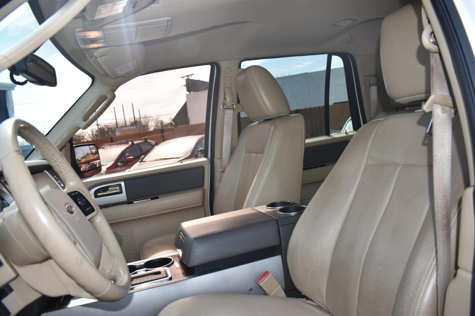 2014 WHITE Ford Expedition King Ranch 2WD (1FMJU1H50EE) with an 5.4L V8 SOHC 16V FFV engine, 6-Speed Automatic transmission, located at 420 E. Kingsbury St., Seguin, TX, 78155, (830) 401-0495, 29.581060, -97.961647 - Photo#4