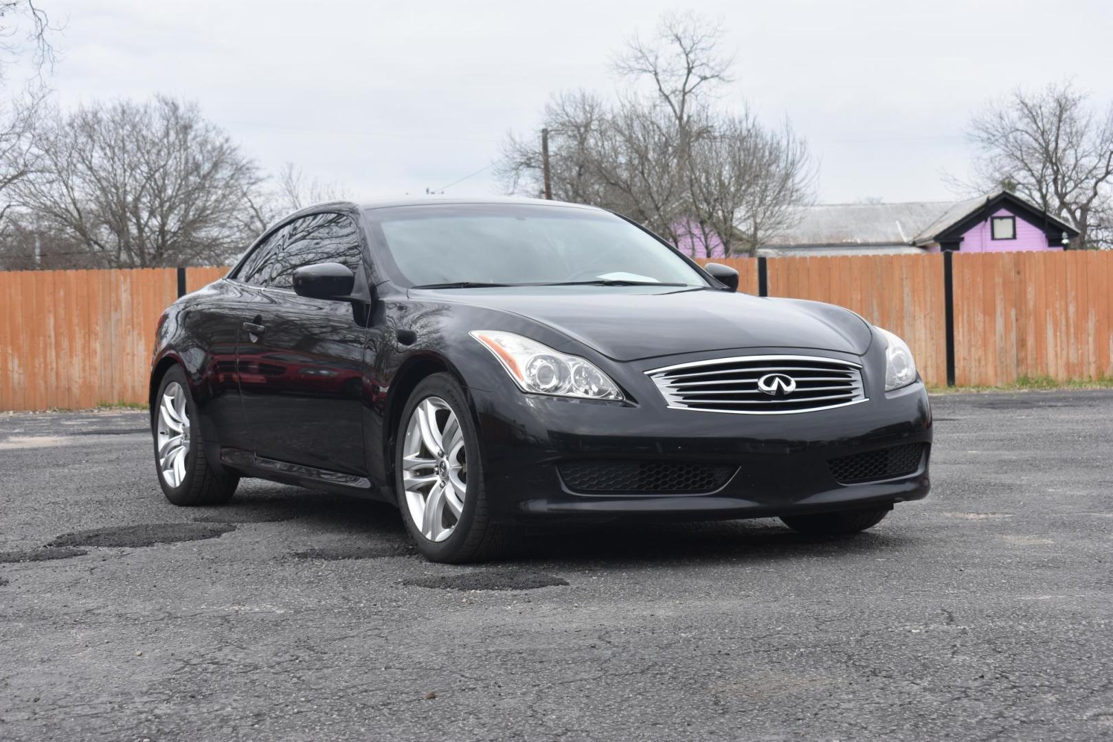 2010 BLACK Infiniti G Convertible Base (JN1CV6FE5AM) with an 3.7L V6 DOHC 24V engine, 5-Speed Automatic transmission, located at 420 E. Kingsbury St., Seguin, TX, 78155, (830) 401-0495, 29.581060, -97.961647 - Photo#2