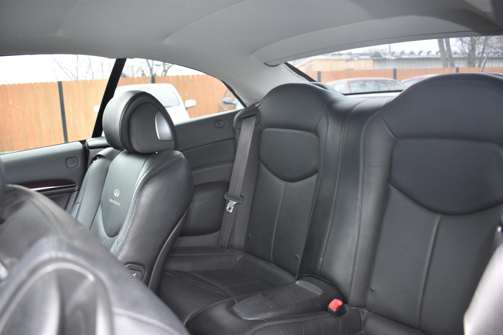 2010 BLACK Infiniti G Convertible Base (JN1CV6FE5AM) with an 3.7L V6 DOHC 24V engine, 5-Speed Automatic transmission, located at 420 E. Kingsbury St., Seguin, TX, 78155, (830) 401-0495, 29.581060, -97.961647 - Photo#4