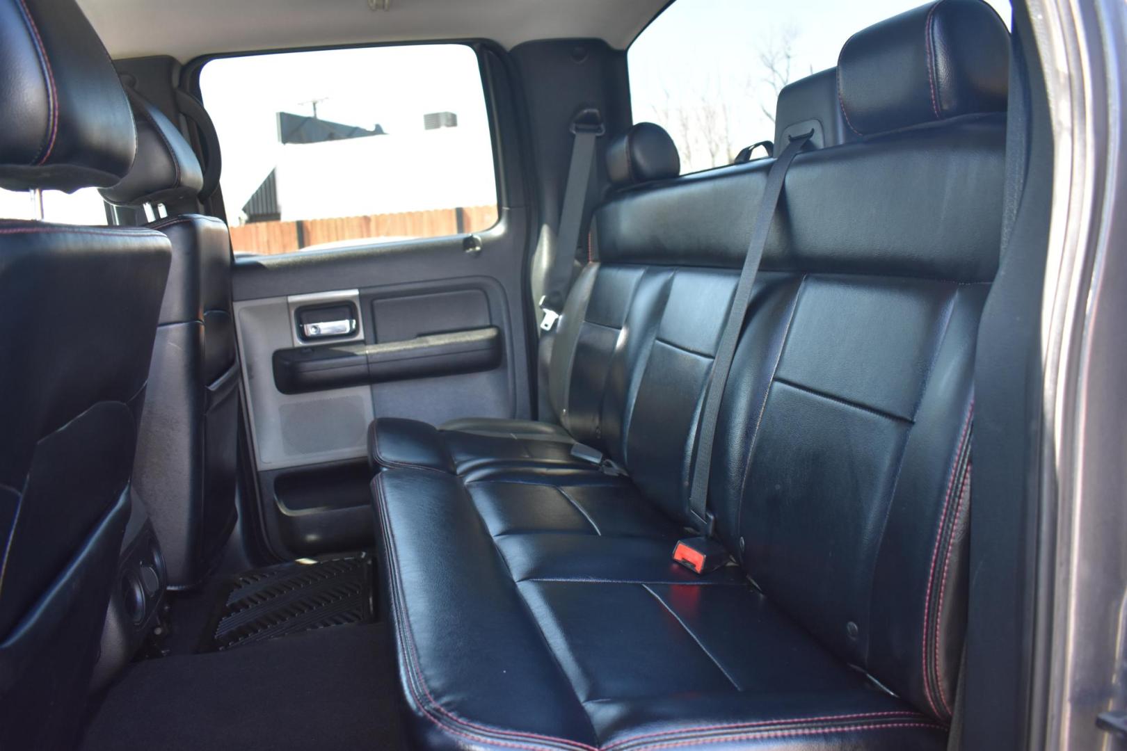 2007 GRAY Ford F-150 Lariat SuperCrew 2WD (1FTRW12WX7K) with an 4.6L V8 SOHC 16V engine, 4-Speed Automatic Overdrive transmission, located at 420 E. Kingsbury St., Seguin, TX, 78155, (830) 401-0495, 29.581060, -97.961647 - Photo#4