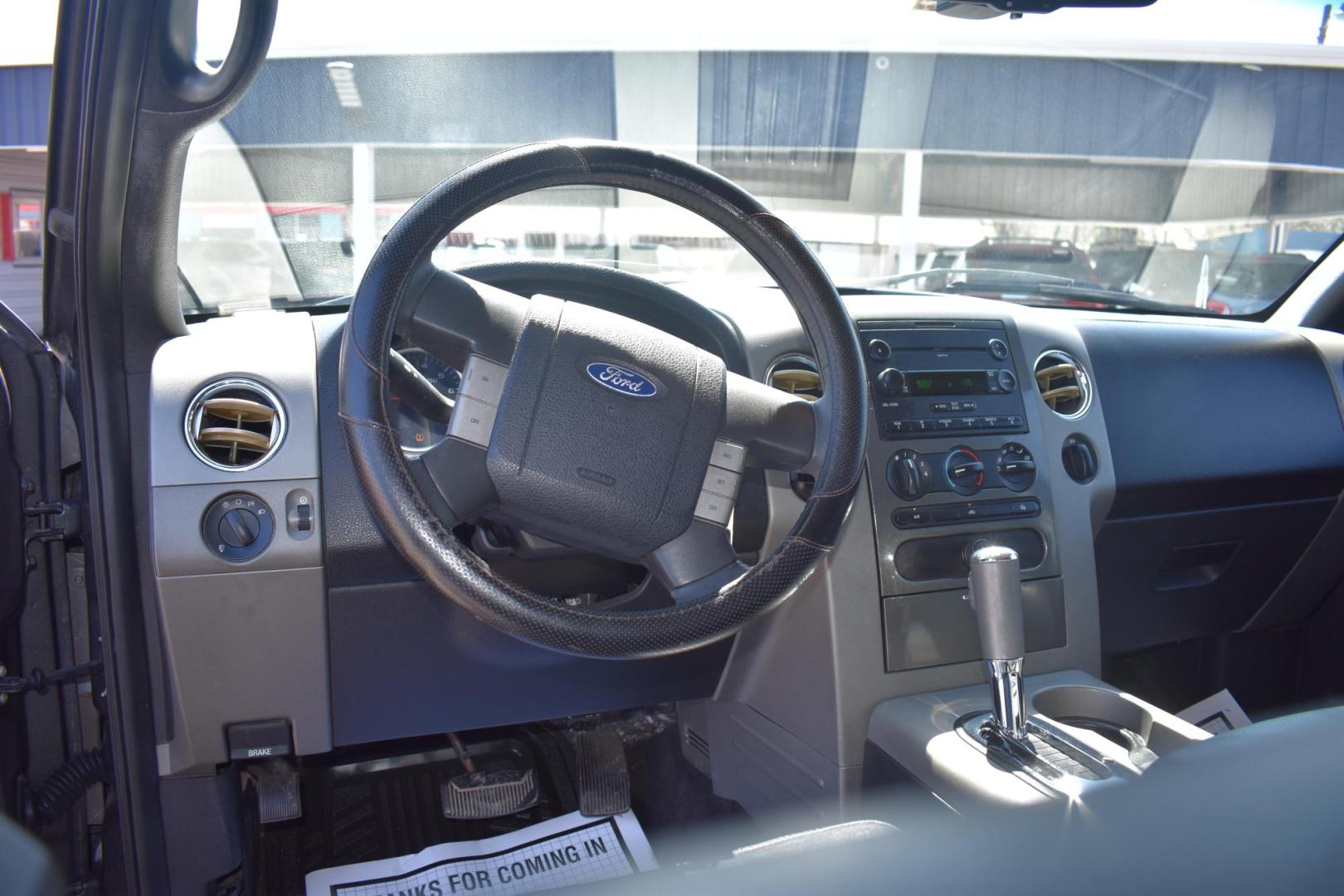 2007 GRAY Ford F-150 Lariat SuperCrew 2WD (1FTRW12WX7K) with an 4.6L V8 SOHC 16V engine, 4-Speed Automatic Overdrive transmission, located at 420 E. Kingsbury St., Seguin, TX, 78155, (830) 401-0495, 29.581060, -97.961647 - Photo#5