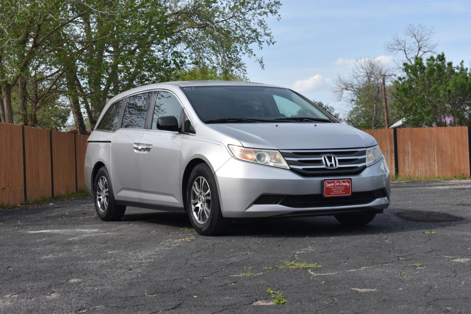 2013 SILVER Honda Odyssey EX-L (5FNRL5H69DB) with an 3.5L V6 SOHC 24V engine, 5-Speed Automatic transmission, located at 420 E. Kingsbury St., Seguin, TX, 78155, (830) 401-0495, 29.581060, -97.961647 - Photo#0
