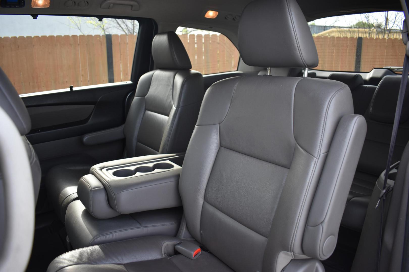 2013 SILVER Honda Odyssey EX-L (5FNRL5H69DB) with an 3.5L V6 SOHC 24V engine, 5-Speed Automatic transmission, located at 420 E. Kingsbury St., Seguin, TX, 78155, (830) 401-0495, 29.581060, -97.961647 - Photo#4