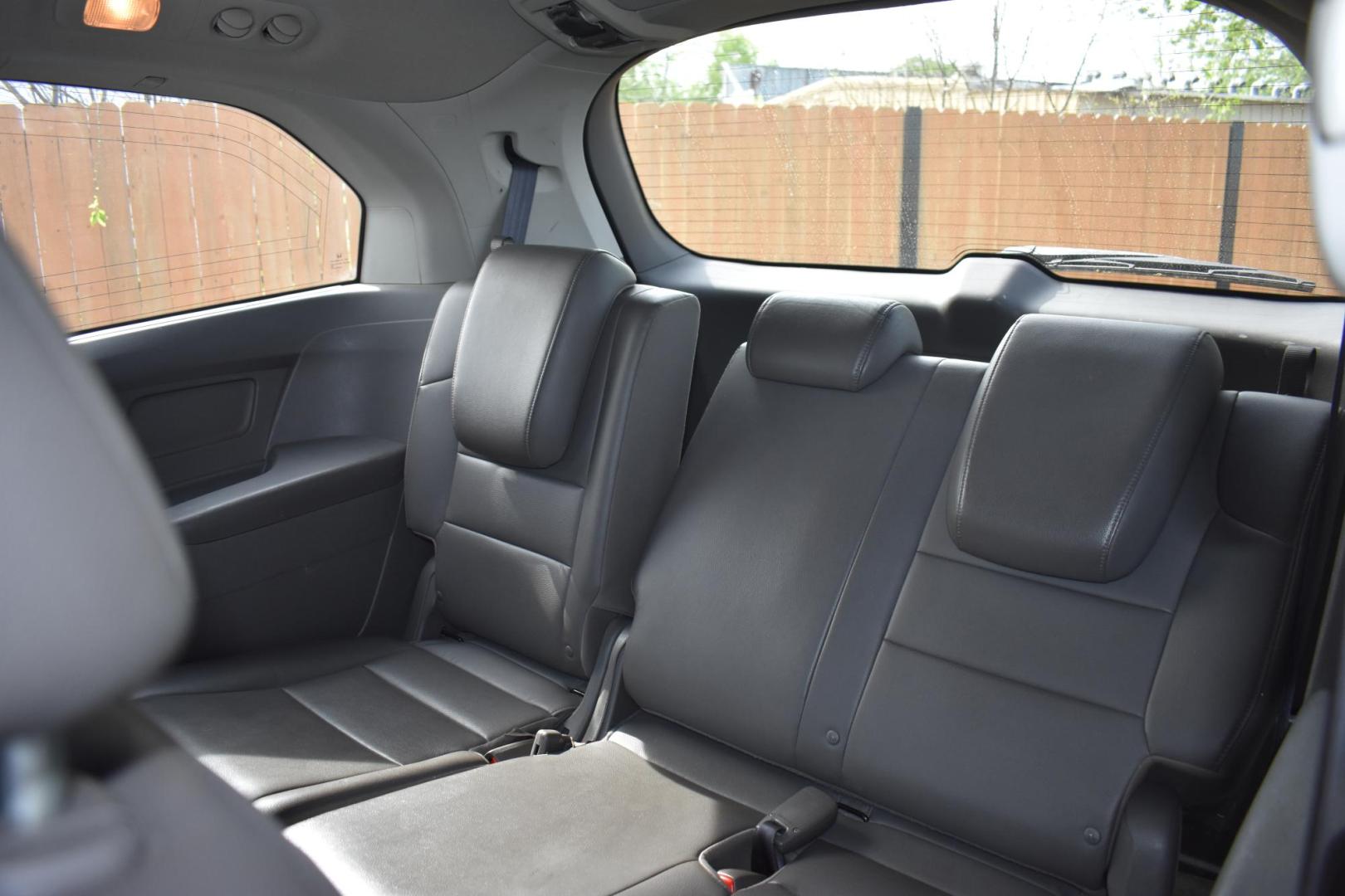 2013 SILVER Honda Odyssey EX-L (5FNRL5H69DB) with an 3.5L V6 SOHC 24V engine, 5-Speed Automatic transmission, located at 420 E. Kingsbury St., Seguin, TX, 78155, (830) 401-0495, 29.581060, -97.961647 - Photo#5