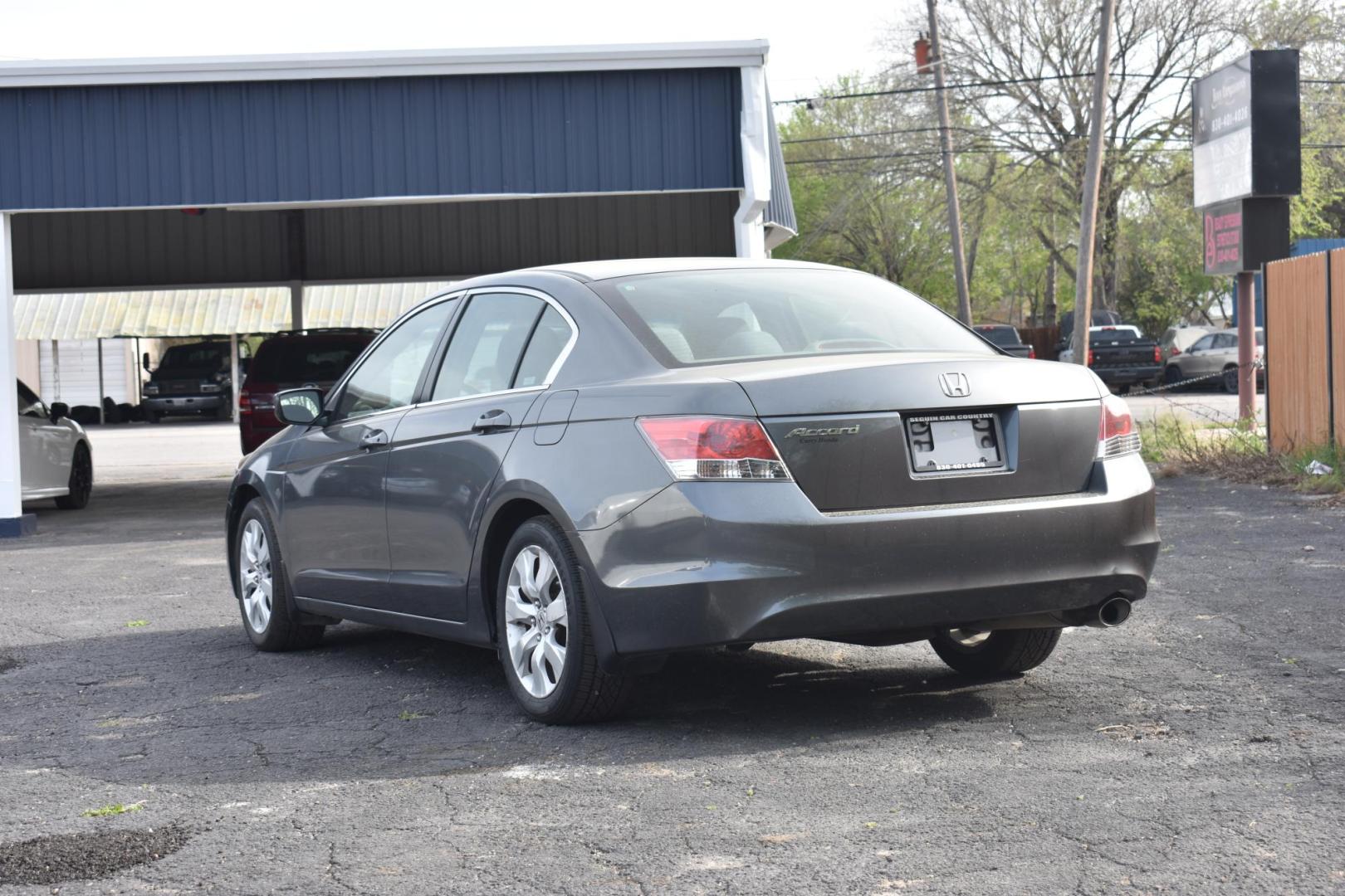 2008 GRAY Honda Accord EX Sedan AT (JHMCP26708C) with an 2.4L L4 DOHC 16V engine, 5-Speed Automatic Overdrive transmission, located at 420 E. Kingsbury St., Seguin, TX, 78155, (830) 401-0495, 29.581060, -97.961647 - Photo#1