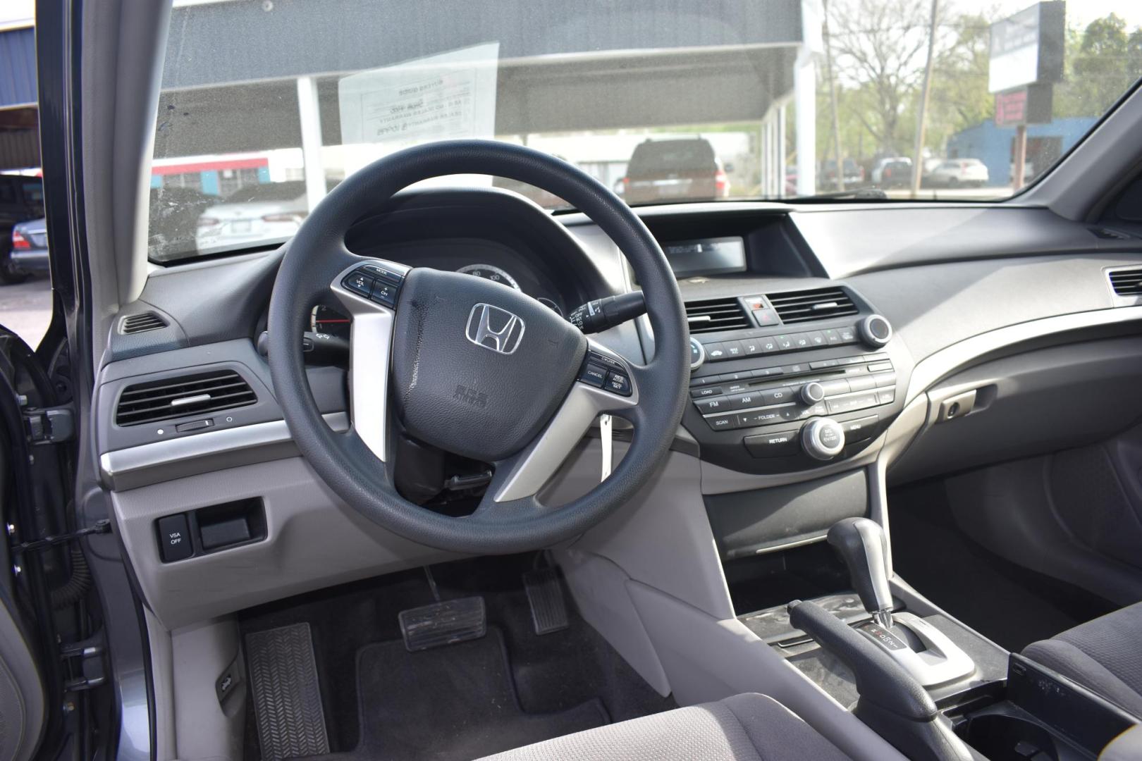 2008 GRAY Honda Accord EX Sedan AT (JHMCP26708C) with an 2.4L L4 DOHC 16V engine, 5-Speed Automatic Overdrive transmission, located at 420 E. Kingsbury St., Seguin, TX, 78155, (830) 401-0495, 29.581060, -97.961647 - Photo#4