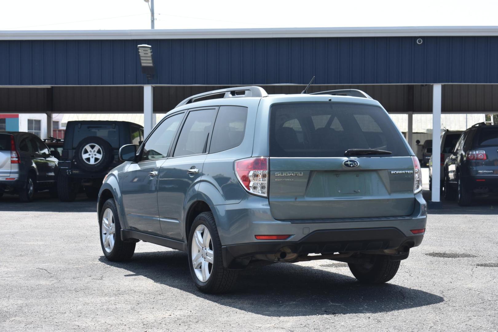 2010 BLUE Subaru Forester 2.5X Premium (JF2SH6CC8AH) with an 2.5L H4 SOHC 16V engine, 4-Speed Automatic transmission, located at 420 E. Kingsbury St., Seguin, TX, 78155, (830) 401-0495, 29.581060, -97.961647 - Photo#3
