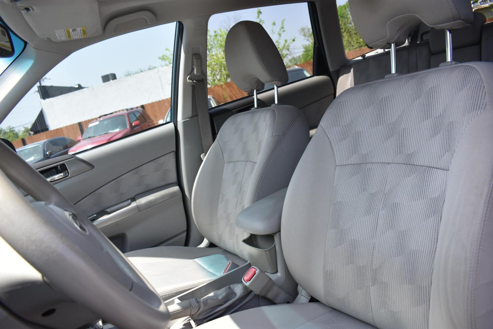 2010 BLUE Subaru Forester 2.5X Premium (JF2SH6CC8AH) with an 2.5L H4 SOHC 16V engine, 4-Speed Automatic transmission, located at 420 E. Kingsbury St., Seguin, TX, 78155, (830) 401-0495, 29.581060, -97.961647 - Photo#4
