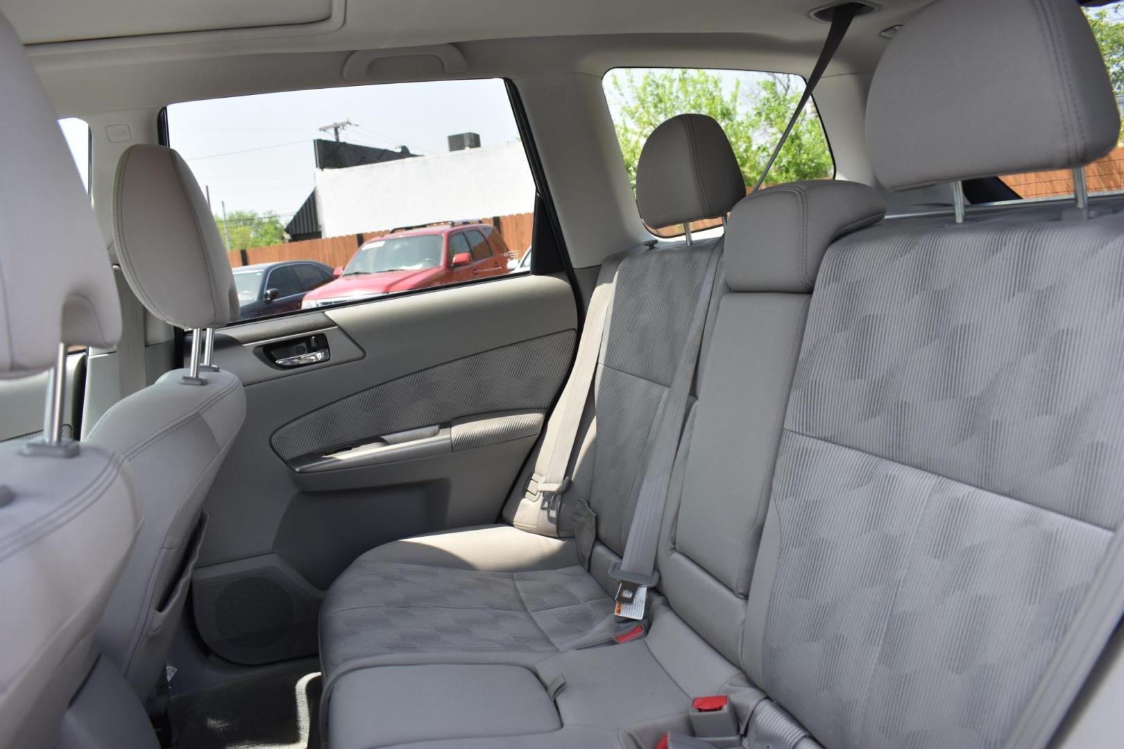 2010 BLUE Subaru Forester 2.5X Premium (JF2SH6CC8AH) with an 2.5L H4 SOHC 16V engine, 4-Speed Automatic transmission, located at 420 E. Kingsbury St., Seguin, TX, 78155, (830) 401-0495, 29.581060, -97.961647 - Photo#5