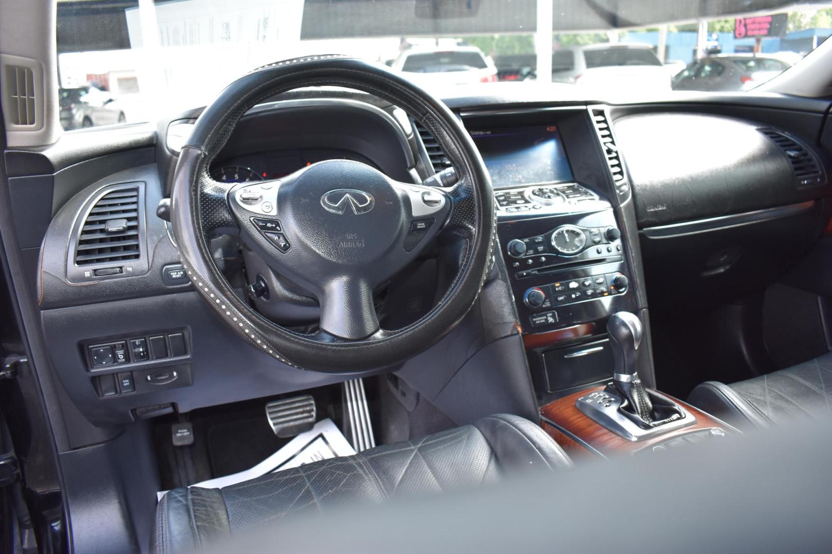 2011 BLACK Infiniti FX FX35 2WD (JN8AS1MU4BM) with an 3.5L V6 DOHC 24V engine, 5-Speed Automatic transmission, located at 420 E. Kingsbury St., Seguin, TX, 78155, (830) 401-0495, 29.581060, -97.961647 - Photo#6