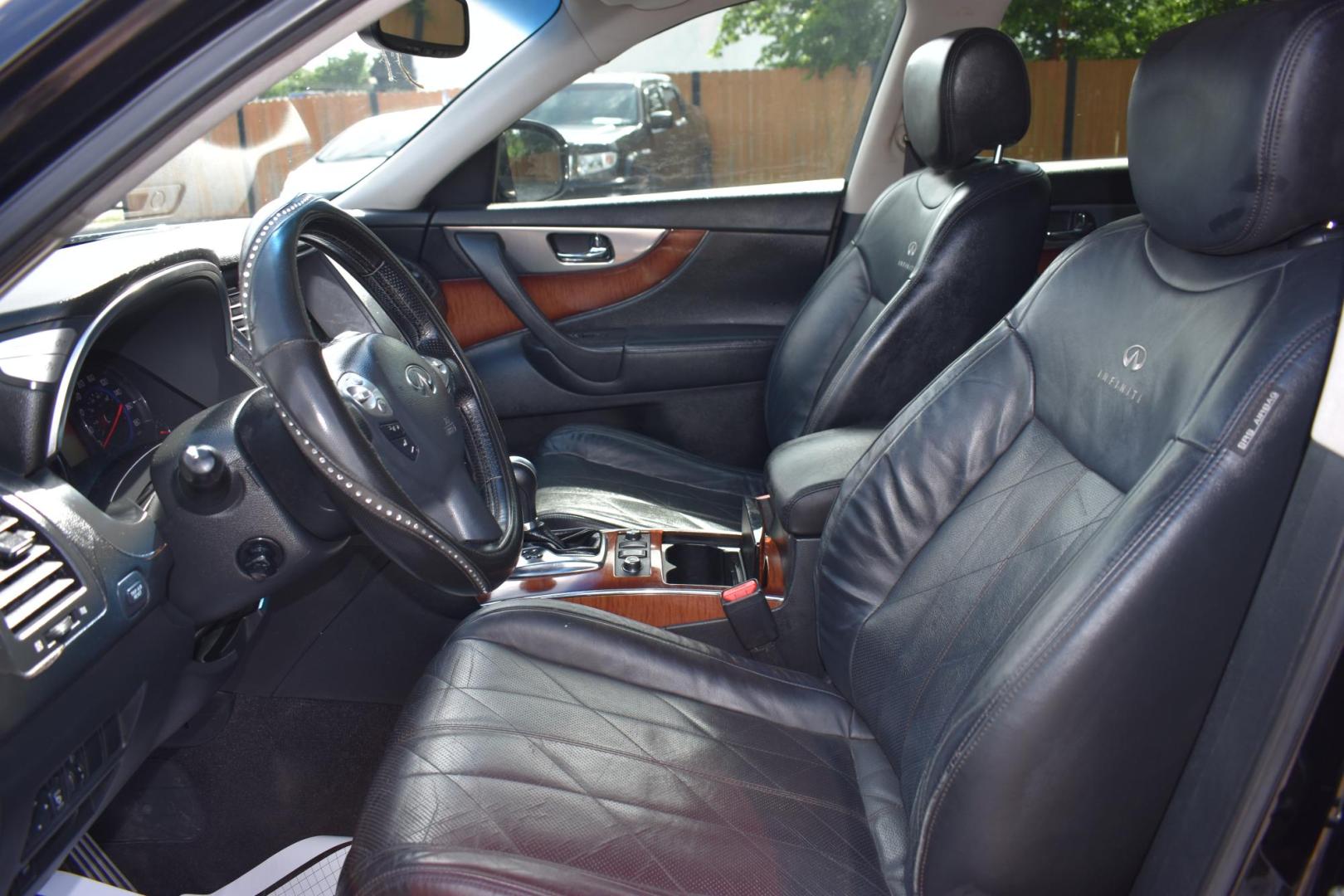 2011 BLACK Infiniti FX FX35 2WD (JN8AS1MU4BM) with an 3.5L V6 DOHC 24V engine, 5-Speed Automatic transmission, located at 420 E. Kingsbury St., Seguin, TX, 78155, (830) 401-0495, 29.581060, -97.961647 - Photo#5