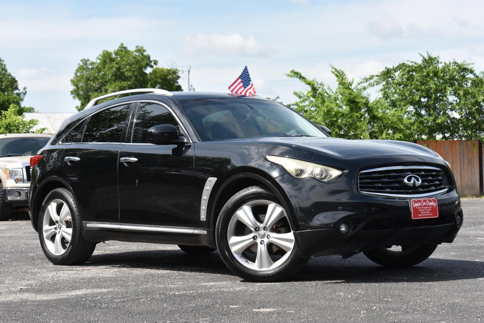 2011 BLACK Infiniti FX FX35 2WD (JN8AS1MU4BM) with an 3.5L V6 DOHC 24V engine, 5-Speed Automatic transmission, located at 420 E. Kingsbury St., Seguin, TX, 78155, (830) 401-0495, 29.581060, -97.961647 - Photo#3