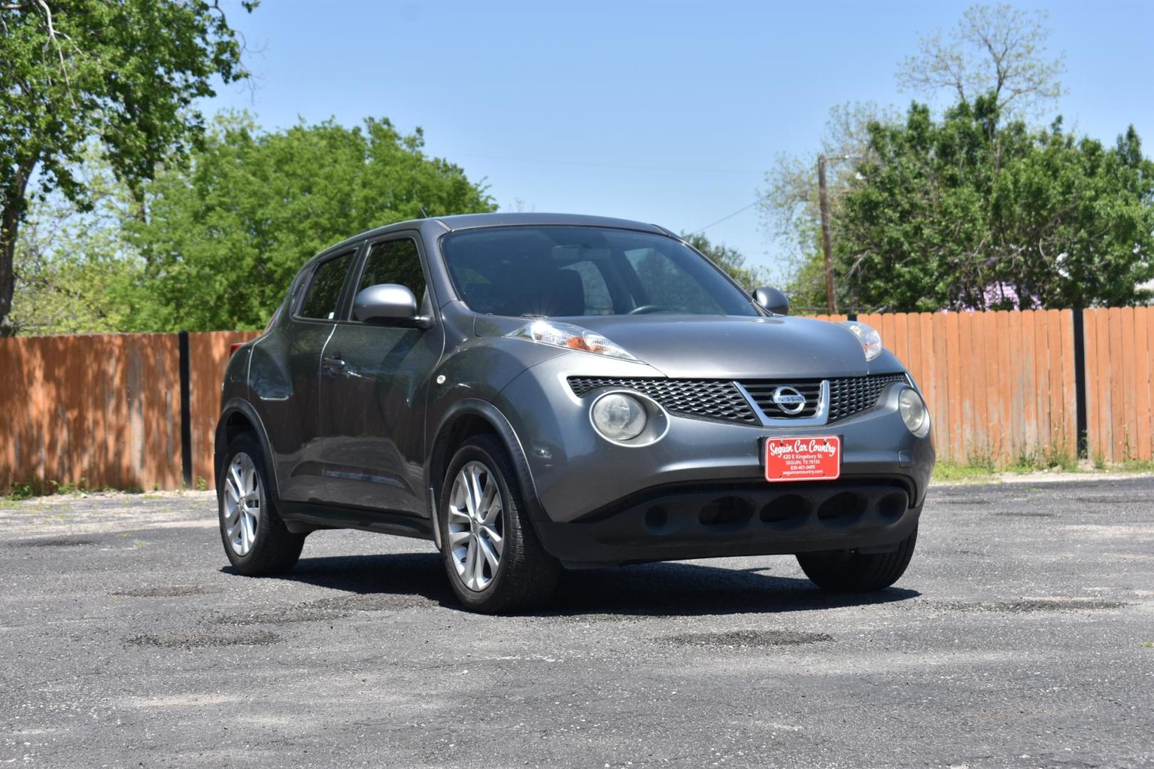 2014 GRAY Nissan Juke S FWD (JN8AF5MRXET) with an 1.6L L4 DOHC 16V engine, Continuously Variable Transmission transmission, located at 420 E. Kingsbury St., Seguin, TX, 78155, (830) 401-0495, 29.581060, -97.961647 - Photo#0