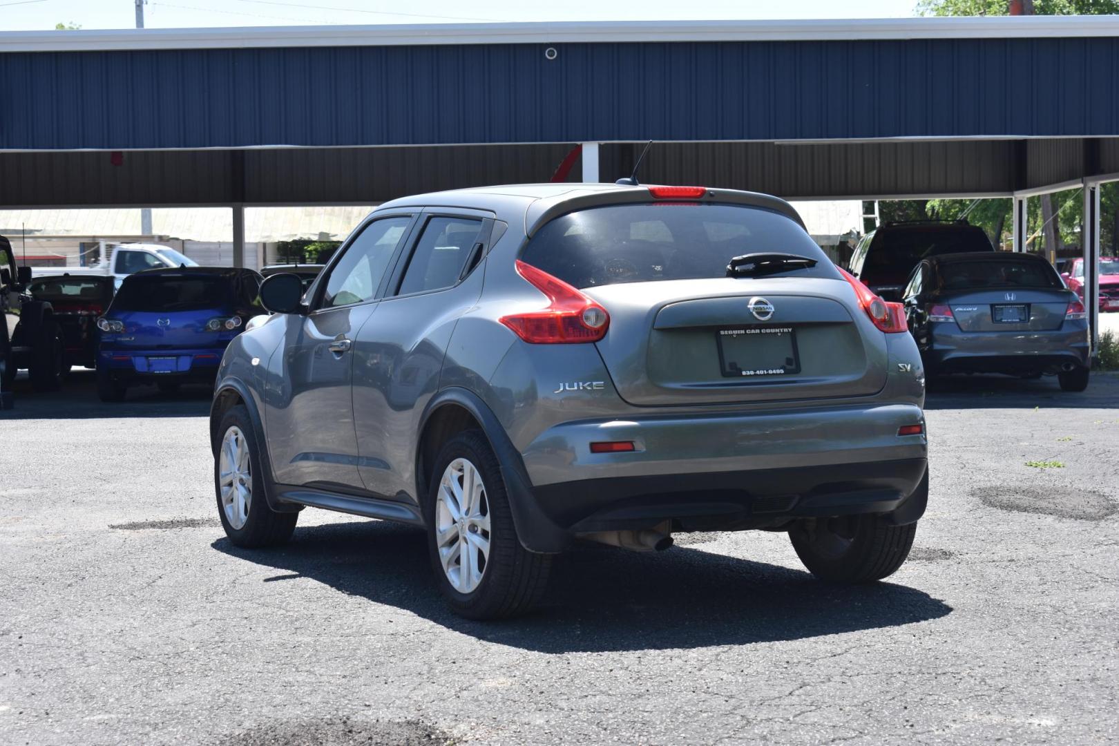 2014 GRAY Nissan Juke S FWD (JN8AF5MRXET) with an 1.6L L4 DOHC 16V engine, Continuously Variable Transmission transmission, located at 420 E. Kingsbury St., Seguin, TX, 78155, (830) 401-0495, 29.581060, -97.961647 - Photo#2