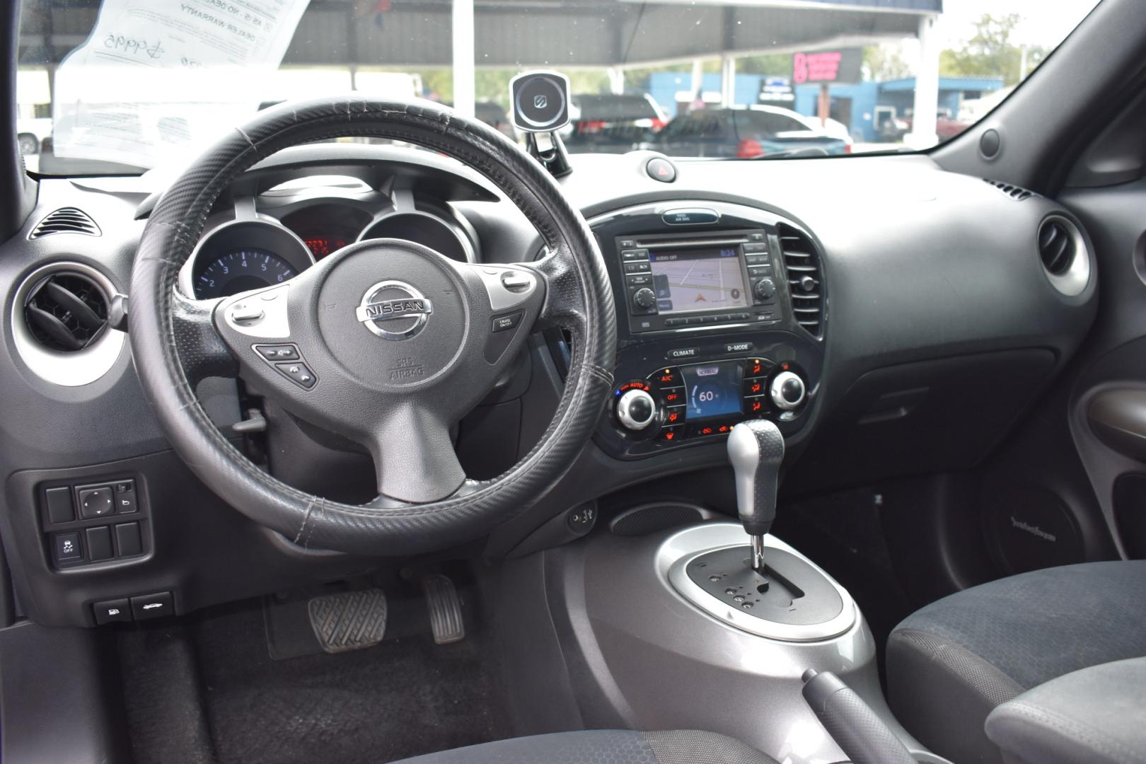 2014 GRAY Nissan Juke S FWD (JN8AF5MRXET) with an 1.6L L4 DOHC 16V engine, Continuously Variable Transmission transmission, located at 420 E. Kingsbury St., Seguin, TX, 78155, (830) 401-0495, 29.581060, -97.961647- Photo#4
