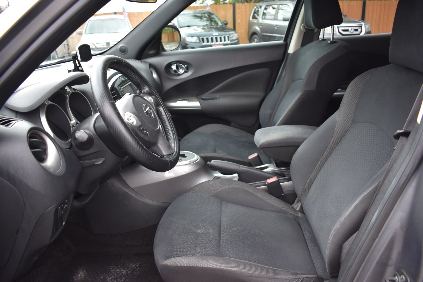 2014 GRAY Nissan Juke S FWD (JN8AF5MRXET) with an 1.6L L4 DOHC 16V engine, Continuously Variable Transmission transmission, located at 420 E. Kingsbury St., Seguin, TX, 78155, (830) 401-0495, 29.581060, -97.961647- Photo#6