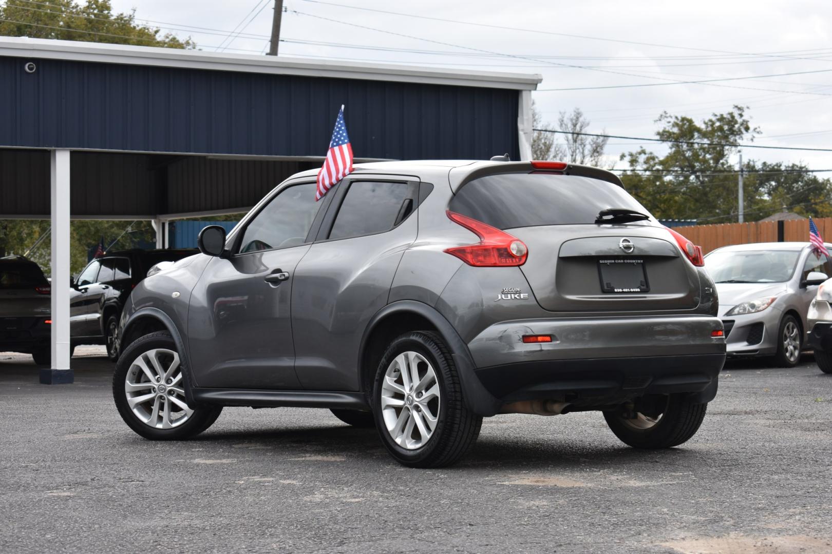 2014 GRAY Nissan Juke S FWD (JN8AF5MRXET) with an 1.6L L4 DOHC 16V engine, Continuously Variable Transmission transmission, located at 420 E. Kingsbury St., Seguin, TX, 78155, (830) 401-0495, 29.581060, -97.961647- Photo#1