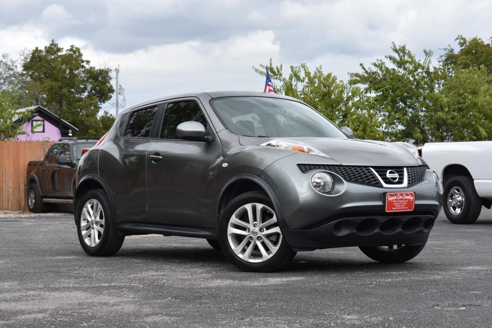 2014 GRAY Nissan Juke S FWD (JN8AF5MRXET) with an 1.6L L4 DOHC 16V engine, Continuously Variable Transmission transmission, located at 420 E. Kingsbury St., Seguin, TX, 78155, (830) 401-0495, 29.581060, -97.961647- Photo#3