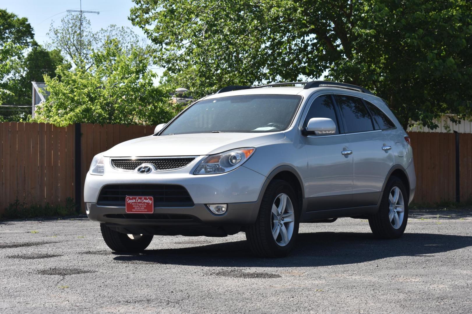 2011 SILVER Hyundai Veracruz GLS AWD (KM8NUDCC1BU) with an 3.8L V6 DOHC 24V engine, 6-Speed Automatic transmission, located at 420 E. Kingsbury St., Seguin, TX, 78155, (830) 401-0495, 29.581060, -97.961647 - Photo#0