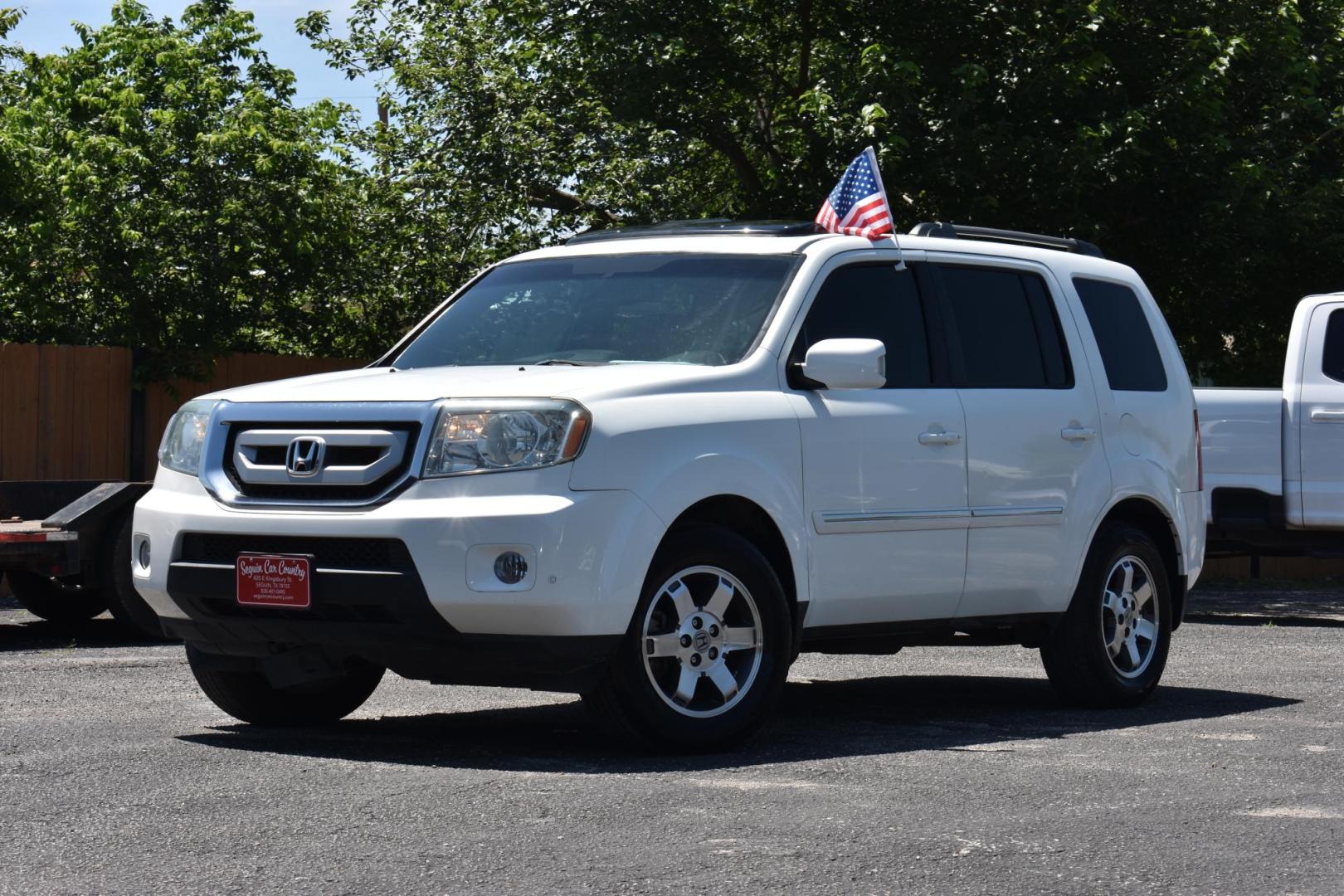 2010 WHITE Honda Pilot Touring 2WD 5-Spd AT (5FNYF3H85AB) with an 3.5L V6 SOHC 24V engine, 5-Speed Automatic transmission, located at 420 E. Kingsbury St., Seguin, TX, 78155, (830) 401-0495, 29.581060, -97.961647 - Photo#1